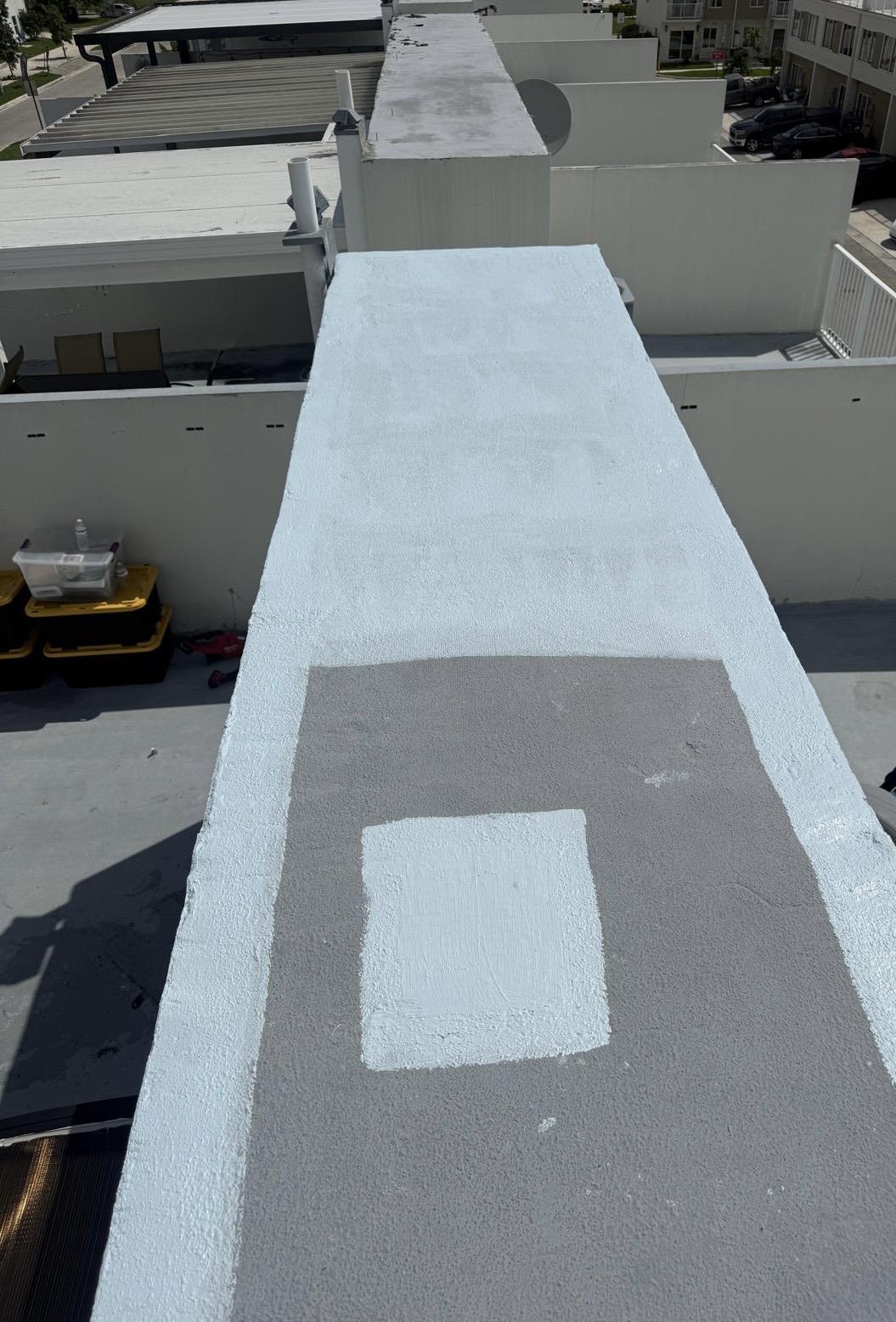 Freshly coated flat roof and parapet wall on a Miami building